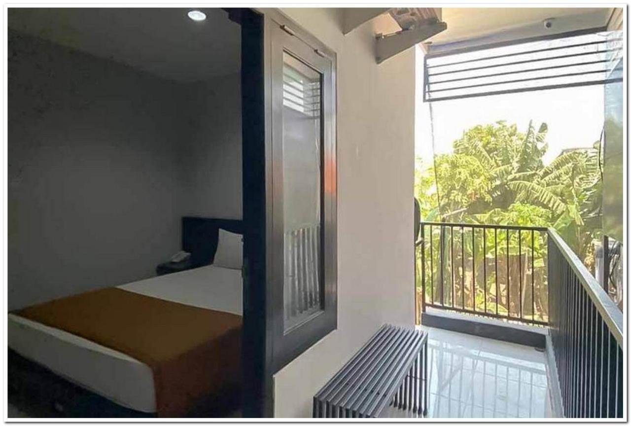 Losmen Family Syariah Bypass Juanda Mitra Reddoorz Brebek Exteriör bild